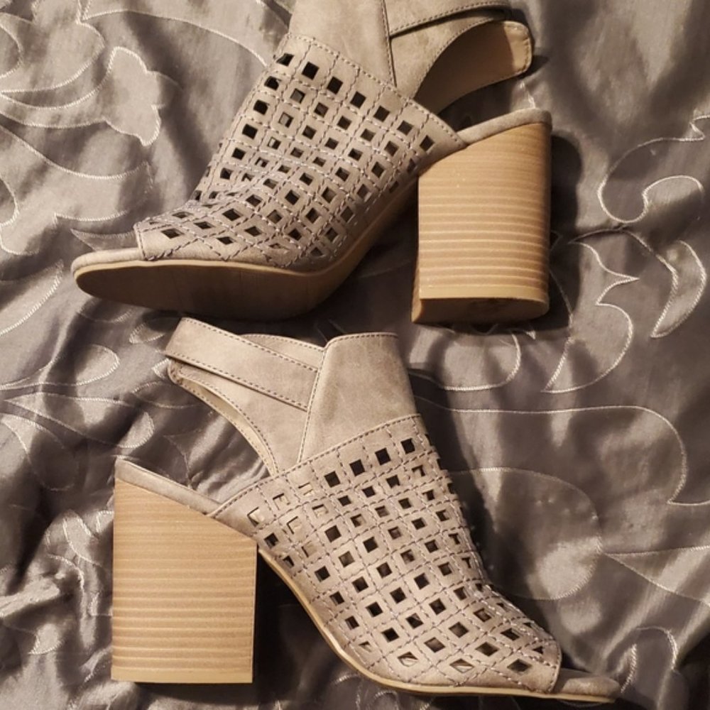 Stacked peep toe shoes